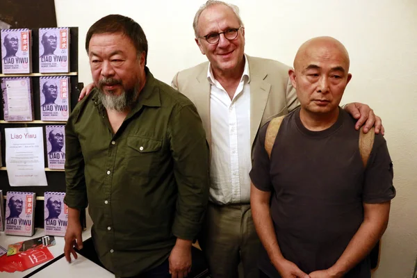 Китайский художник Ай Вэйвэй, Ульрих Шрайбер, Лия Иу — стоковое фото