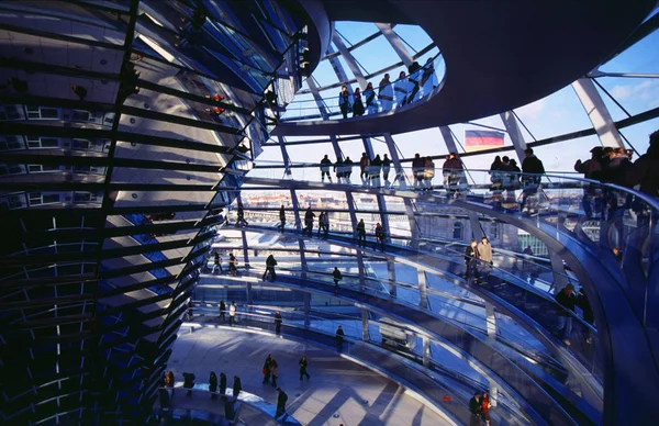 Dentro da cúpula do edifício Reichstag — Fotografia de Stock