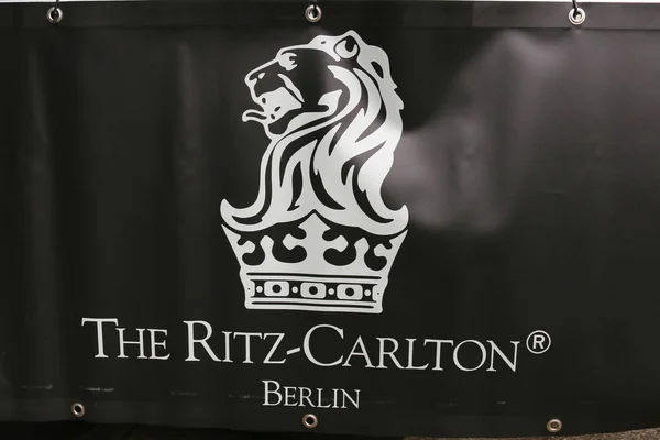 Logo "Ritz Carlton", Berlijn. — Stockfoto