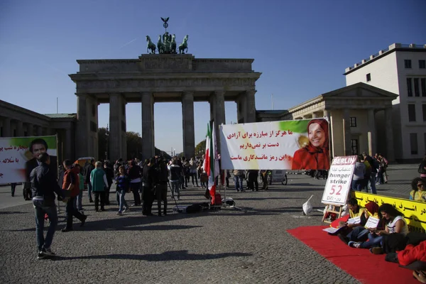 Demonstratie van Iraniërs voor de Brandenburger Tor — Stockfoto