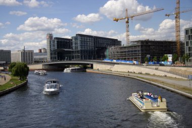 Berlin Spree Nehri boyunca görüntülemek