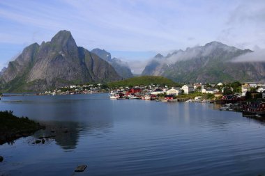 Dağları ile güzel peyzaj 