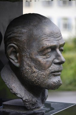 Ernest Hemingway portre büstü