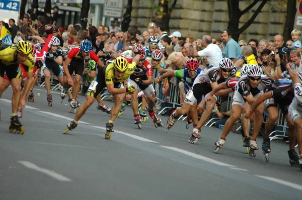 Pattinatori durante la Skater Berlin Marathon 2005 — Foto Stock