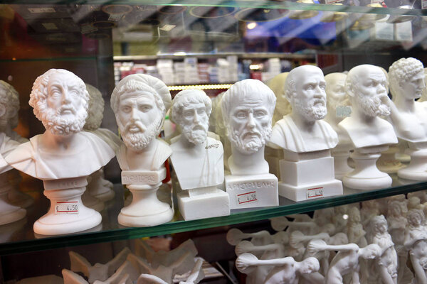 бюсты известных древнегреческих философов
