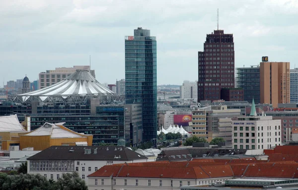 ИЮЛЬ 2007 - БЕРЛИН: воздушное изображение: высотные здания Потсдамской площади, Берлин-Тиргартен . — стоковое фото