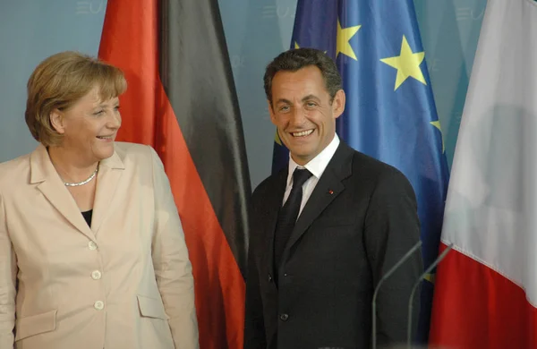 Angela Merkel con el presidente francés Nicolas Sarkozy — Foto de Stock