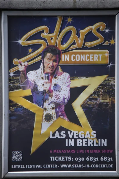 bir Elvis Presley portre ile göster 
