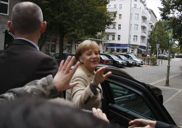 Chancellor Angela Merkel after a visit of a school — Stock Photo, Image