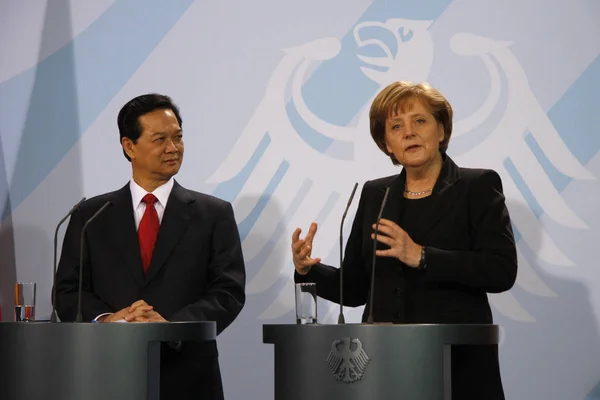 Perdana Menteri Vietnam Nguyen Tan Dung dan Angela Merkel — Stok Foto