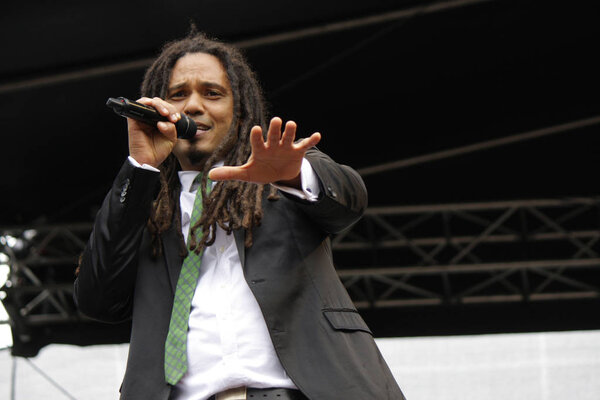  Frank A. Delle (Eased) во время концерта
 