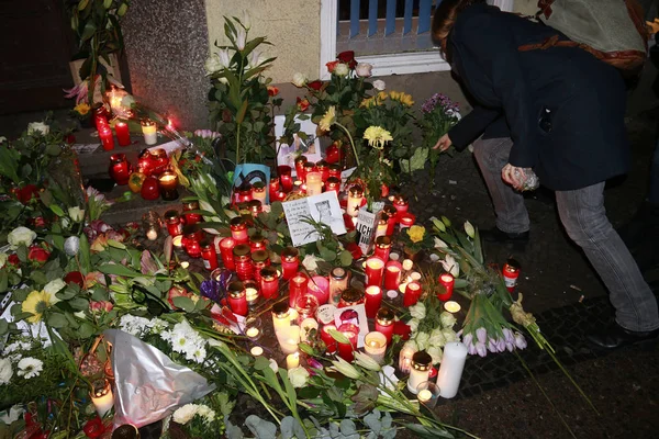 Mourning for the deceased pop star David Bowie — Stock Photo, Image