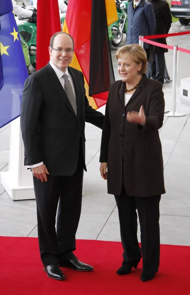 阿尔贝二世亲王。摩纳哥和德国总理安格拉 · 默克尔 — 图库照片