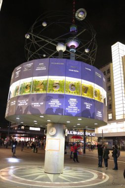 Tv Kulesi de Berlin ışıklarda Festivali