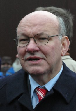 Walter Momper yapılan bir törenle 