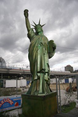 Berlin'de Özgürlük heykeli