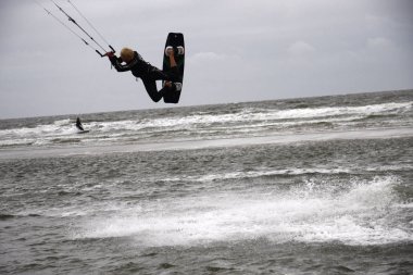 dünya sınıf uçurtma sörfçü