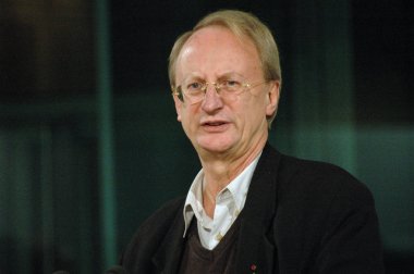 Klaus Staeck onun sergi açılışında