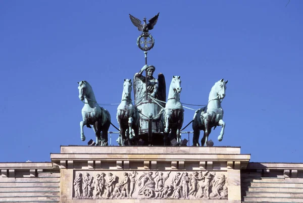 Brandenburg Gate in Berlin — Stock Photo, Image