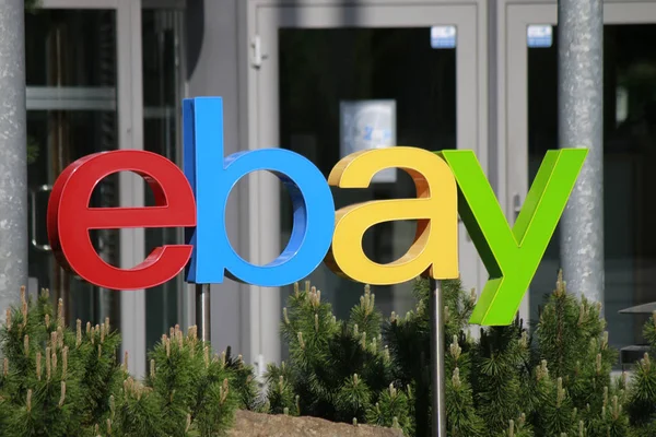 Логотип бренда "EBay " — стоковое фото
