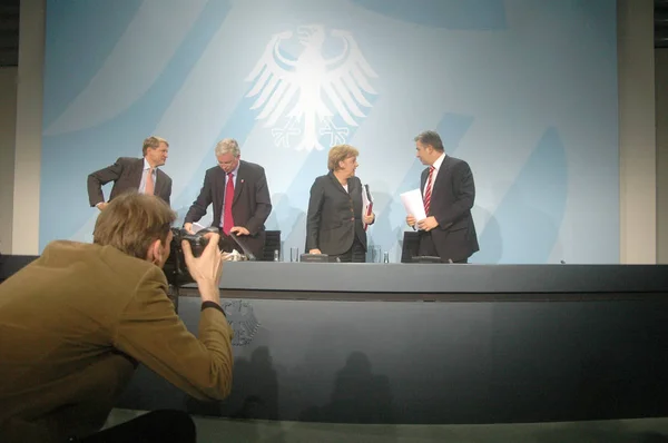 Roland Koch, cancelliere federale Angela Merkel, Klaus Wowereit — Foto Stock