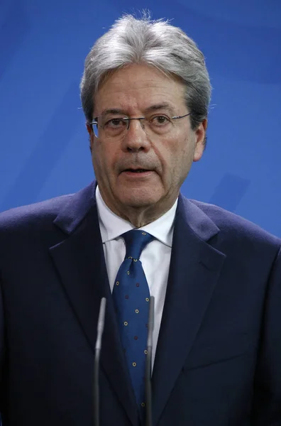 Paolo Gentiloni - vergadering van de bondskanselier — Stockfoto