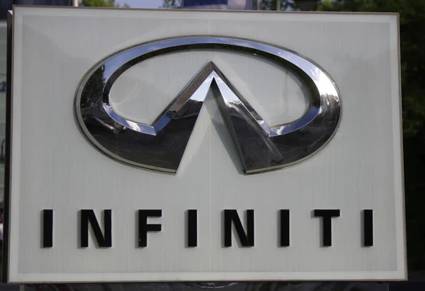 Logo de la marca "Infiniti " — Foto de Stock