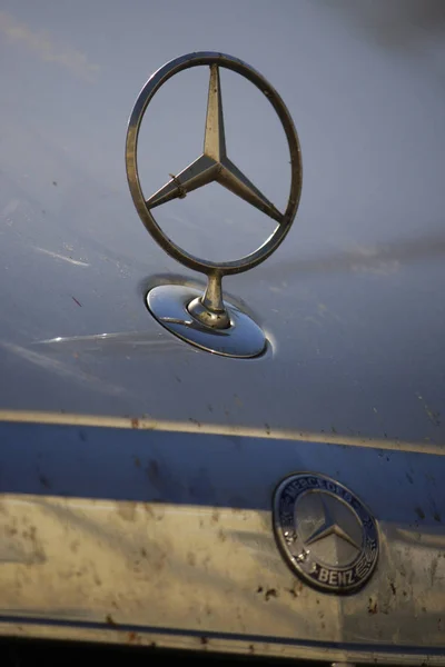 Logotipo de Mercedes- Marca Benz — Foto de Stock