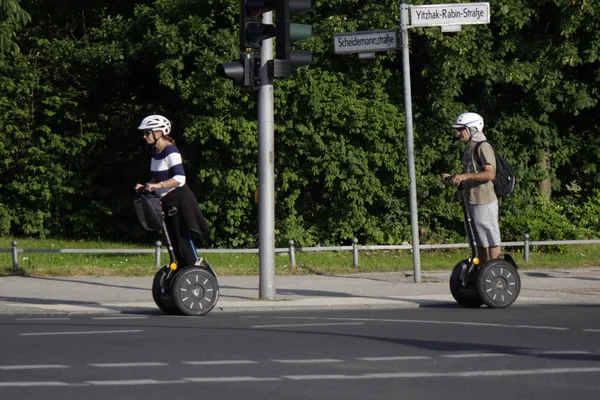 Tourists on Segways in Berlin — Stock Photo, Image