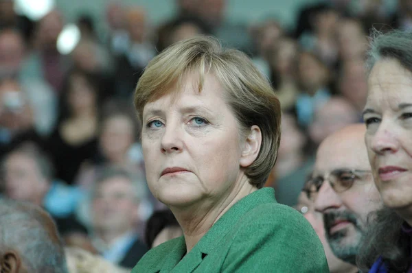 Angela merkel - empfang für mitglieder des federkongresses — Stockfoto