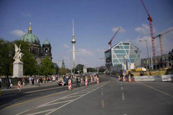 电视塔和柏林洪堡框 — 图库照片