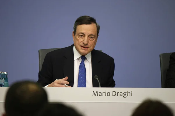 Mario Draghi - Conferencia de prensa — Foto de Stock
