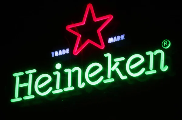 Znak logo "Heineken" — Zdjęcie stockowe