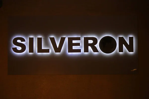 Znak logo "Silveron" — Zdjęcie stockowe