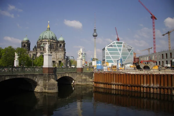 Torre de televisión y Humboldt Box en Berlín — Foto de Stock