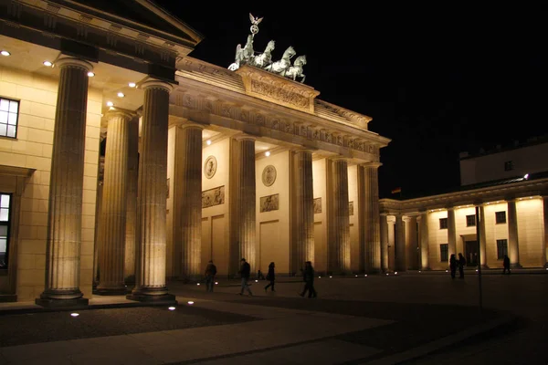 Puerta de Brandeburgo en Berlín — Foto de Stock