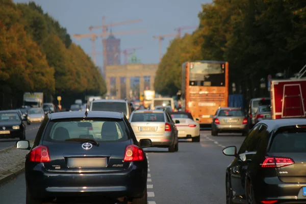 Tráfico de la ciudad en Berlín — Foto de Stock