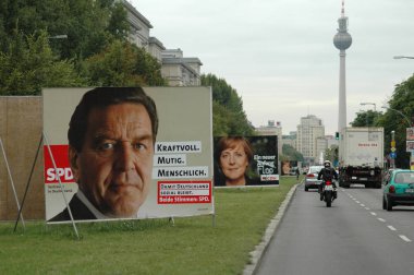 Gerhard Schroeder, Angela Merkel, Frankfurter Allee