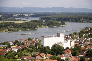 Haziran 2008 - Nierstein: Hava görünümünü Oppenheim Tarih / Nierstein ve River Rhein, Rheinland Palatine, Almanya.