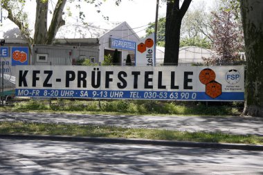 Sokak, Berlin Treptow Kfz Prufstelle afiş