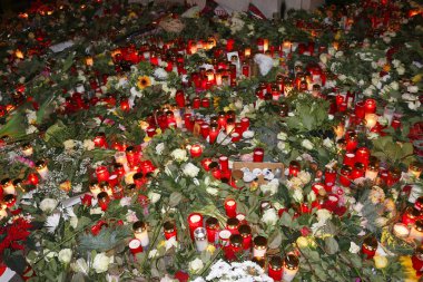 Keder ve sempati İslam terörist saldırıdan sonra işareti