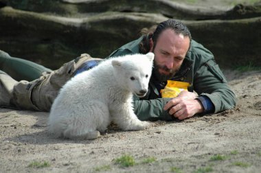 Knut Thomas Doerflein ile ayı 
