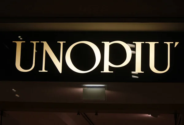 Logo de la marca "Unopiu " — Foto de Stock