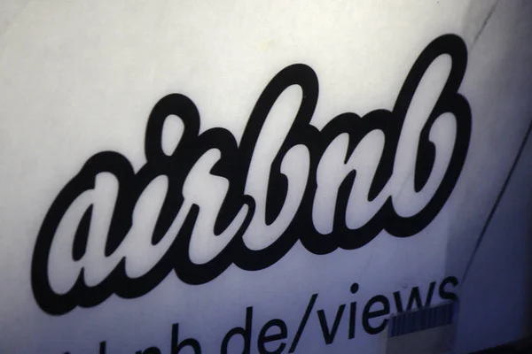 Signo logo "Airbnb " —  Fotos de Stock