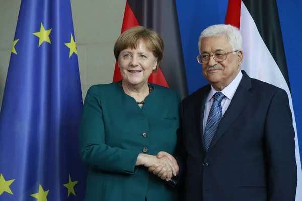 Angela Merkel og Mahmoud Abbas - Stock-foto