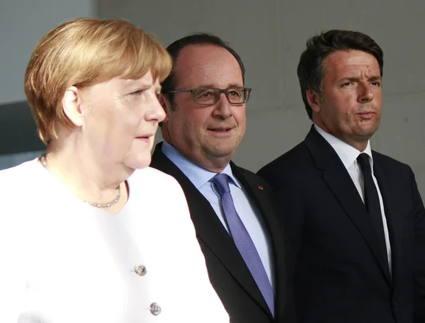Angela Merkel kancellár, Francois Hollande-ot, Matteo Renzi — Stock Fotó