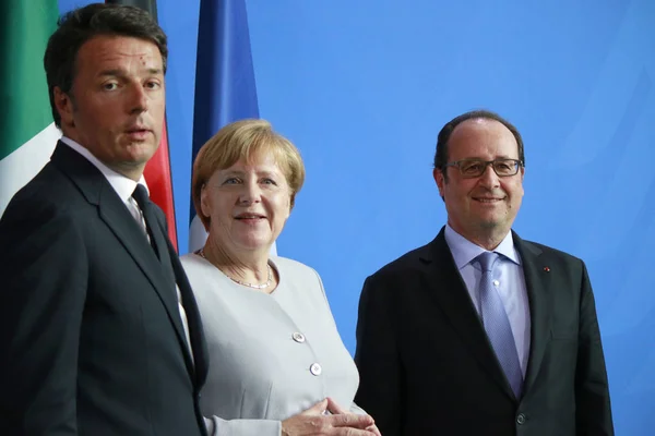 アンゲラ ・ メルケル首相、マッテオレンツィ、フランソワ ・ オランド — ストック写真