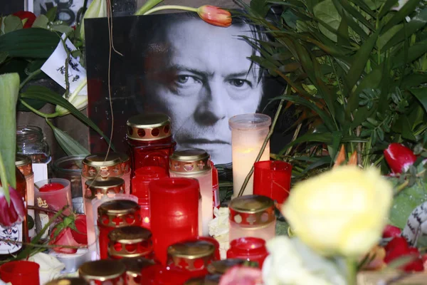 Mourning for the deceased pop star David Bowie — Stock Photo, Image