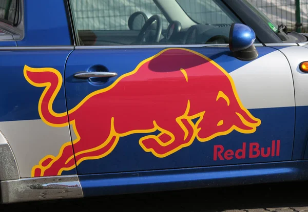Logotypen för varumärket Red Bull ”" — Stockfoto