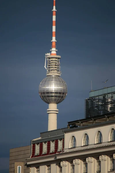 Skyline von Berlin mit Fernsehturm — Stockfoto